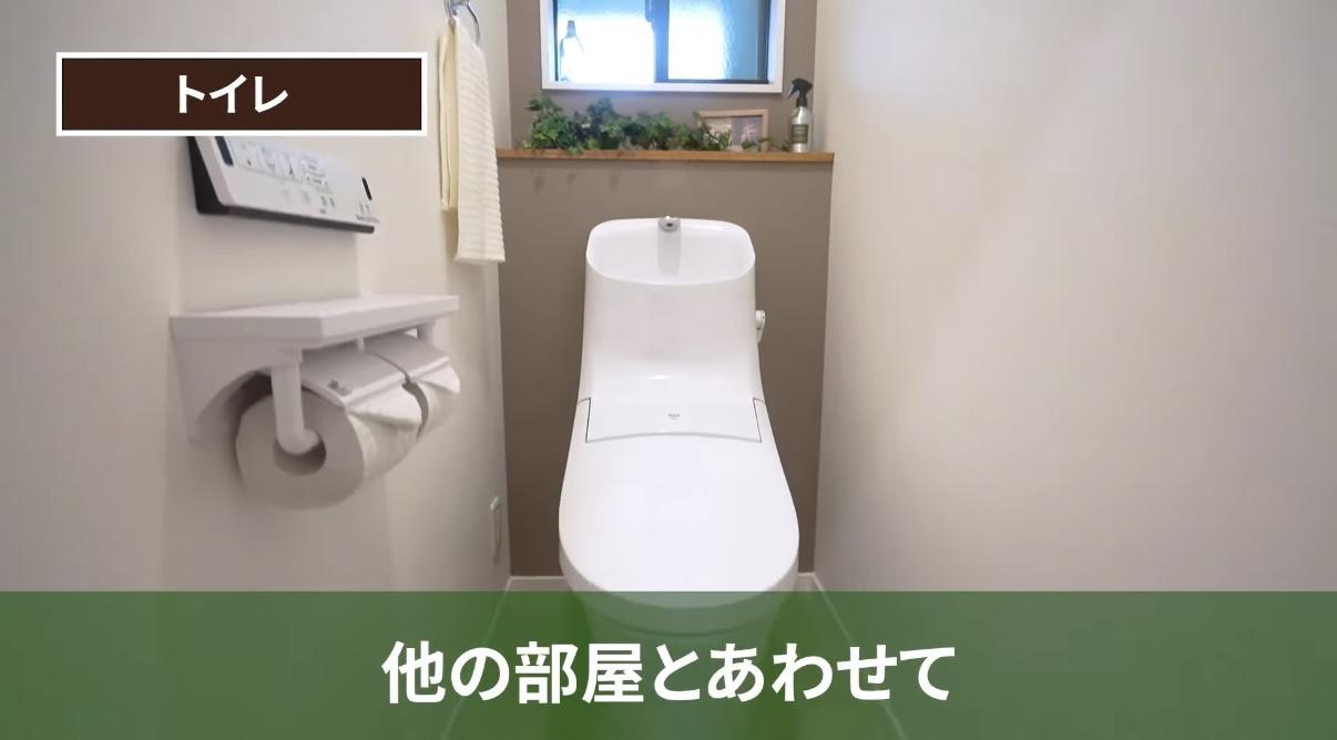 壁や床の色を選べる節水型トイレ