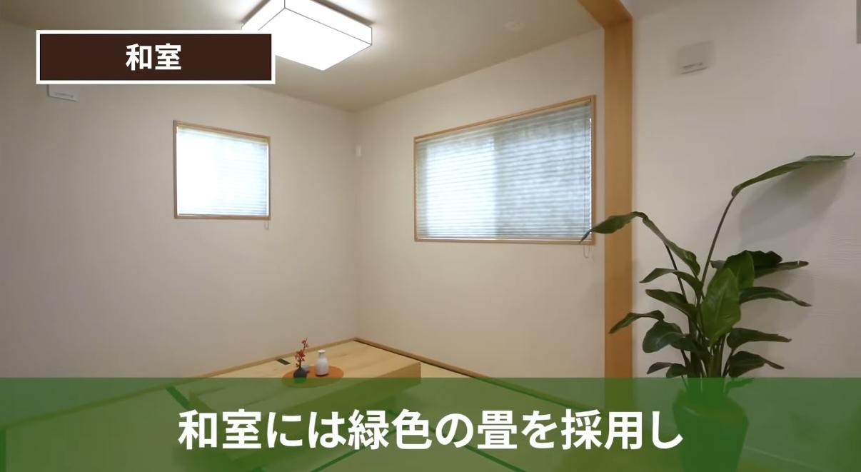ダイニングとリビングを見渡せる和室
