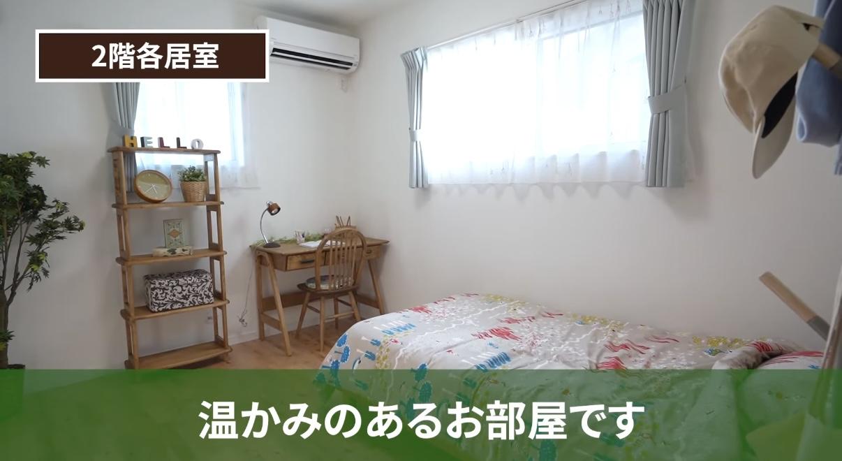 光が差し込む温かみのある居室