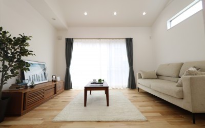 無垢フローリングを使用した平屋のリビング