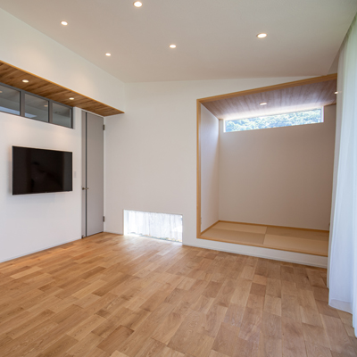 ライトグレー×木目で統一されたLDK_4