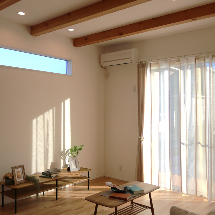 【リビング】日当たり良好で心地よい空間に