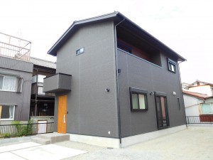 自然素材の家ナチュリエ施工例～黒で統一したモダンハウス～