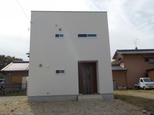 自然素材の家ナチュリエ施工例～ナチュラルモダンな白い家～