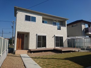 自然素材の家ナチュリエ施工例～奥様のセンスが光る庭の広い家