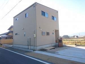 自然素材の家ナチュリエ施工例～狭小地に建てた家～