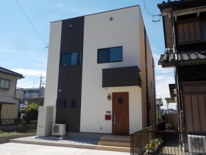 自然素材の家ナチュリエ施工例～ご夫婦様の温かみを感じられる家