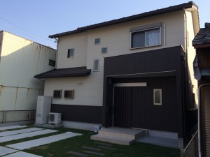 施工例：夫婦でこだわりぬいたモダンなナチュラルハウス