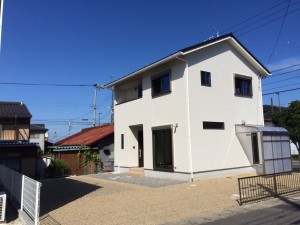 自然素材の家ナチュリエ施工例～シンプルなコンパクトハウス～