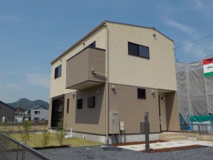 自然素材の家ナチュリエ施工例～お子様が外でのびのび遊べるシン