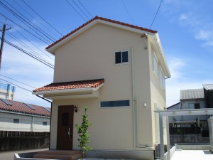 自然素材の家「ナチュリエ」施工例～27坪の南欧風住宅～